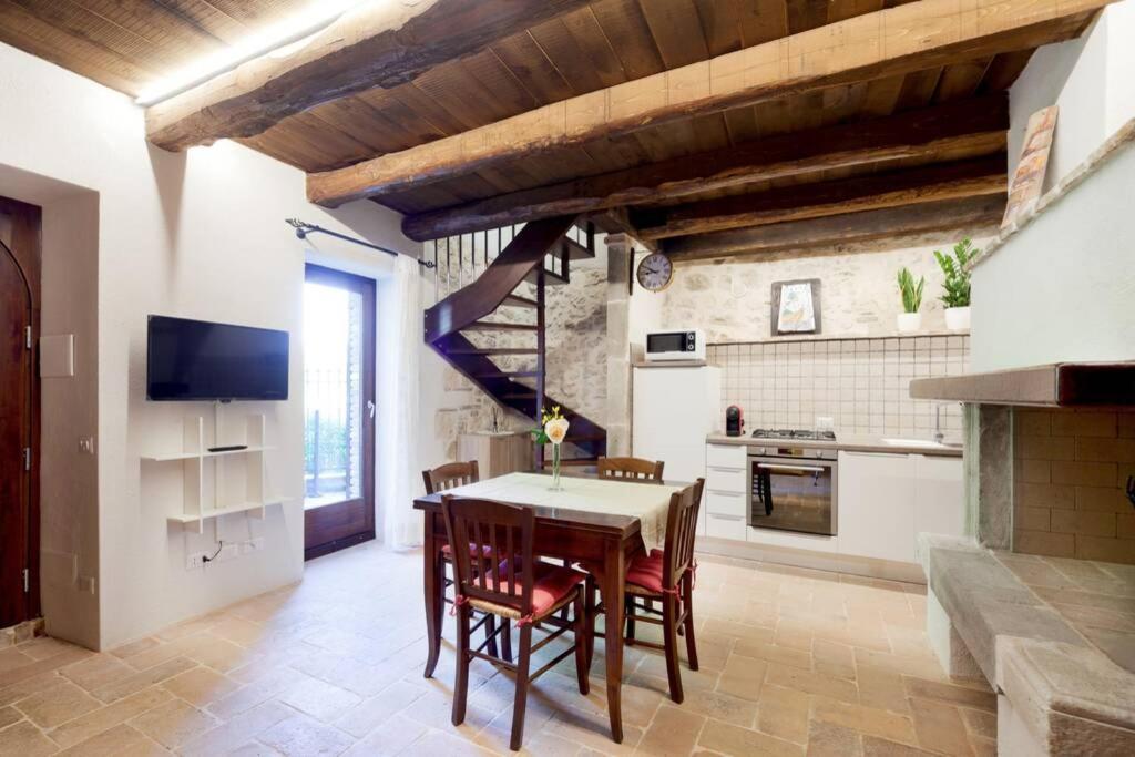 Authentic Villa Surrounded By Nature Terni Exteriör bild